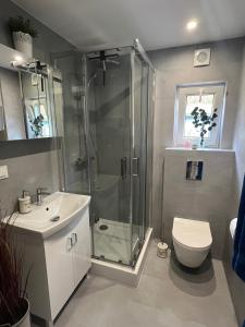 Tinyhouse Frida moderne & stilvolle Auszeit am See Natur & Ruhe in Stuer Mecklenburgische Seenplatte Klima, Grill