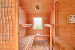 Maisons de vacances Piscine couverte - sauna - Maison pour 9 a Loctudy : photos des chambres