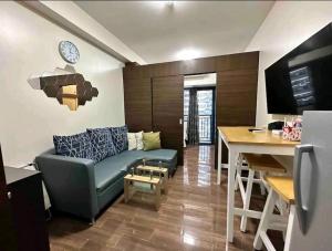 Heart of Makati, (WiFiNetflixDisney included), central location