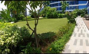 Heart of Makati, (WiFiNetflixDisney included), central location