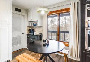 Lux Retro Getaway w Ober & Smoky Mtn Views!