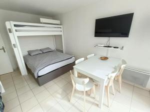 Disney Horizon Parc Studio 5 personnes PK privé gratuit balcon lit bébé - 4hvězdičkové hotely ve městě Montévrain