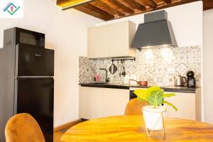 Petri 7 House in Centro Storico a Lucca by TuscanyWeGo