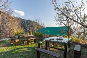 ELIVAAS 4 BHK with Garden & Sauna - Skylounge
