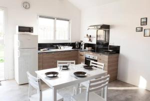 Chalets L'atelier, chalet proche lac et ocean a Hourtin : photos des chambres