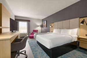 King Room - Non-Smoking room in La Quinta Inn & Suites by Wyndham Selma/Smithfield I-95