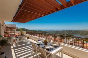 New built penthouse with stunning sea views Almazara Hills