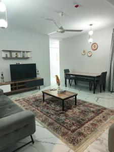 Lovely 2BR in Heart of Downtown.