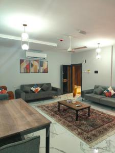 Lovely 2BR in Heart of Downtown.