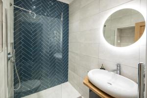 Stylish 2 Bed Flat in Holland Park Notting Hill
