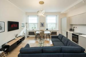 Stylish 2 Bed Flat in Holland Park Notting Hill