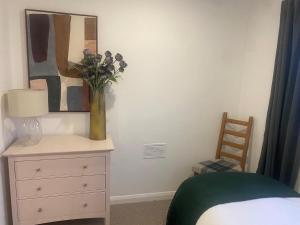 Sleeps7-Parking-Garden-Patio