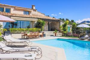 Villas LOU MAS SOUBRAN VI2083 by RIVIERA HOLIDAY HOMES : photos des chambres