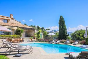 Villas LOU MAS SOUBRAN VI2083 by RIVIERA HOLIDAY HOMES : photos des chambres