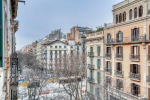 Blueground La Dreta de lEixample balcony BCN-85