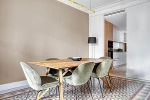 Blueground La Dreta de lEixample balcony BCN-85