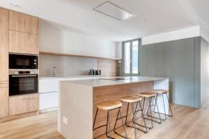 Blueground La Dreta de lEixample balcony BCN-85