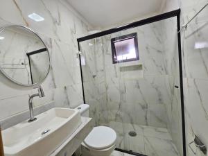 095 Tupi Vista Mar I - Tupi - 30 metros da praia - 1 dormitório com VARANDA - Wi fi e acomoda até 5 pessoas - Estacionamento Gratuito ap.95