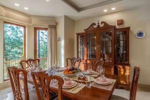 ELIVAAS Wisteria luxe 4BHK Entire Home in Kasauli