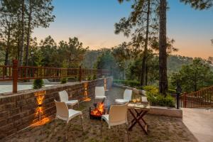 ELIVAAS Wisteria luxe 4BHK Entire Home in Kasauli