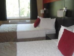 Super 8 by Wyndham West Kelowna BC