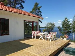 Schönes Ferienhaus am See Runn - Borlänge