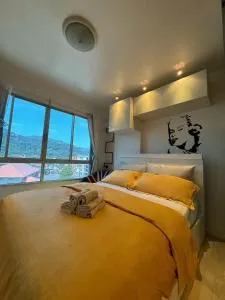 London Eyes - Ban Huai Luk (1)