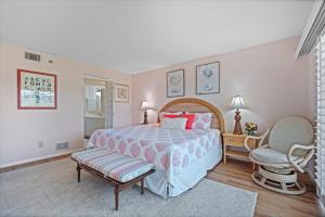 Ground floor beachfront with steps to the beach and pool & beach access