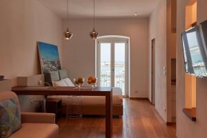 King Room with Sea View room in B&B Suite Home Trani