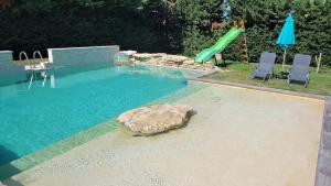 Maisons de vacances La Villa de L-Isle - Maison piscine et billard : Maison 6 Chambres