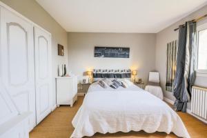 Villas LOU MAS SOUBRAN VI2083 by RIVIERA HOLIDAY HOMES : photos des chambres