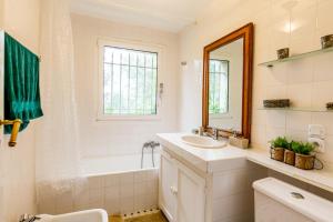 Villas LOU MAS SOUBRAN VI2083 by RIVIERA HOLIDAY HOMES : photos des chambres