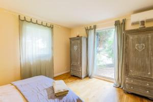 Villas LOU MAS SOUBRAN VI2083 by RIVIERA HOLIDAY HOMES : photos des chambres