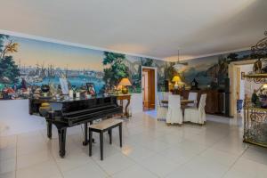 Villas LOU MAS SOUBRAN VI2083 by RIVIERA HOLIDAY HOMES : photos des chambres