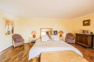 Villas LOU MAS SOUBRAN VI2083 by RIVIERA HOLIDAY HOMES : photos des chambres