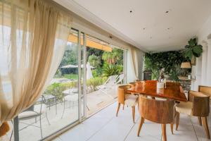 Villas LOU MAS SOUBRAN VI2083 by RIVIERA HOLIDAY HOMES : photos des chambres
