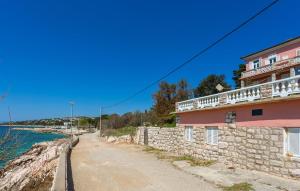 Gorgeous Apartment In Novi Vinodolski
