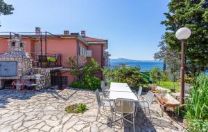 Gorgeous Apartment In Novi Vinodolski