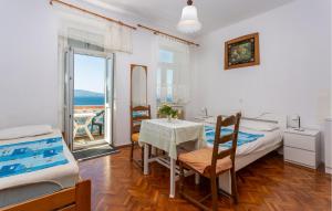 Gorgeous Apartment In Novi Vinodolski