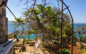 Gorgeous Apartment In Novi Vinodolski