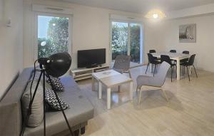 2 Bedroom Nice Apartment In Le Pellerin