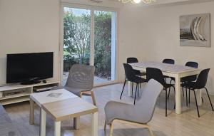 2 Bedroom Nice Apartment In Le Pellerin