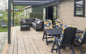 Amazing Stacaravan In Zeeland