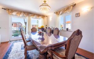3 Bedroom Lovely Apartment In Sukosan 