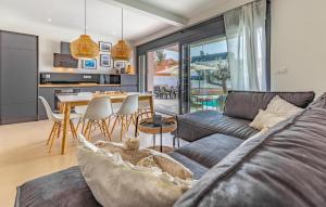 Cozy Home In Fazana With Kitchen 