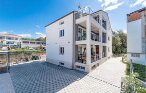 3 Bedroom Lovely Apartment In Sukosan