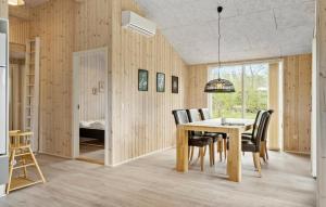 4 Bedroom Nice Home In Vinderup