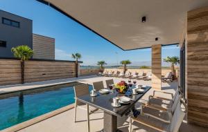 5 Bedroom Beautiful Home In Privlaka