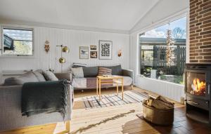 Lovely Home In Fårevejle With Wifi