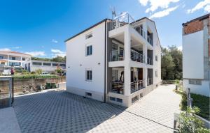 Nice Apartment In Sukosan With Wifi